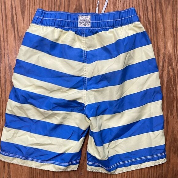 Gap kids swimming shorts.  Drawstring waist waist. Size  medium. Size 8. - Picture 2 of 4